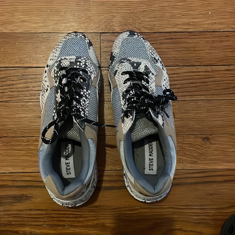 Steve Madden Bena Raised Sneaker (8M) Tan/Silver/Black/White - Picture 4 of 5
